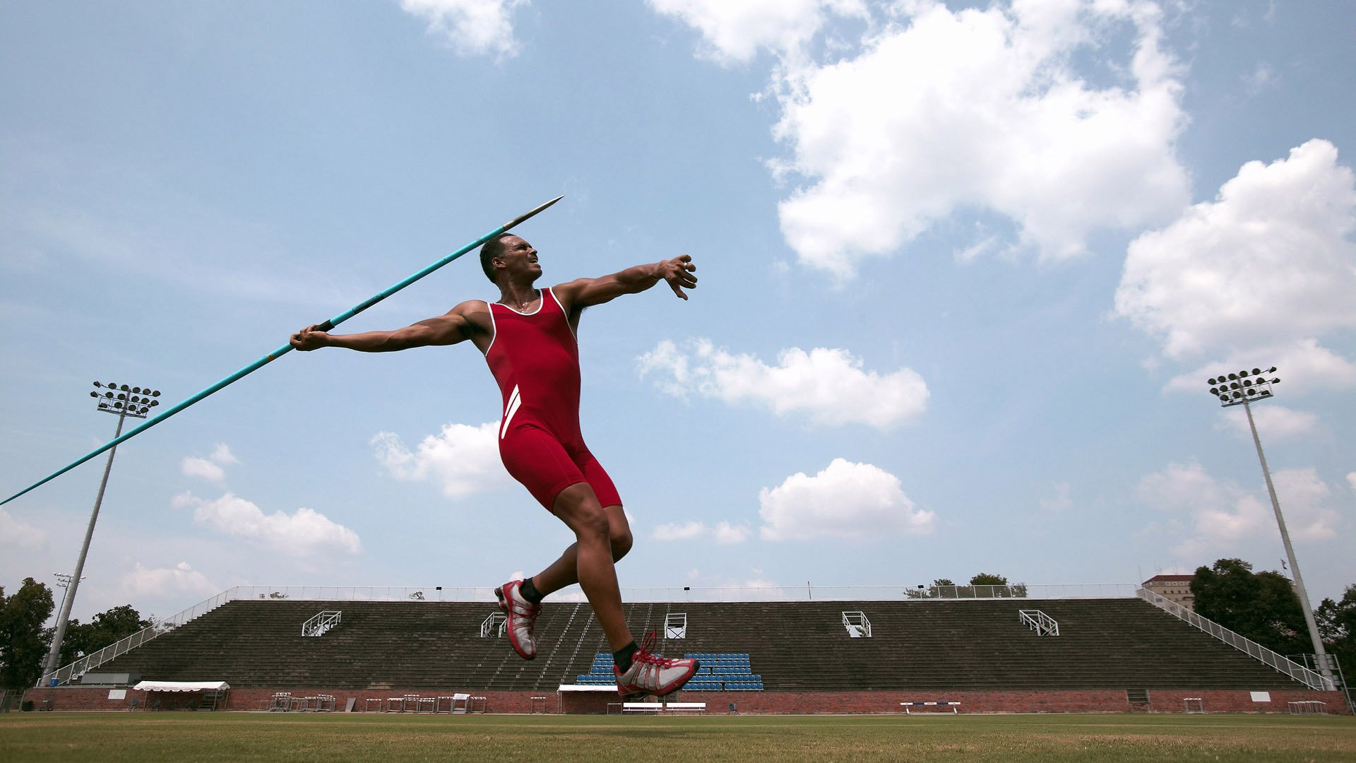 “帕布罗·马特拉的领导与决策能力,铸就美洲狮队的稳固防线”
