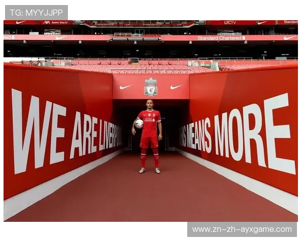 利物浦蒂亚戈连拨两脚后远射升空划入网窝：速度与精准的极致演绎