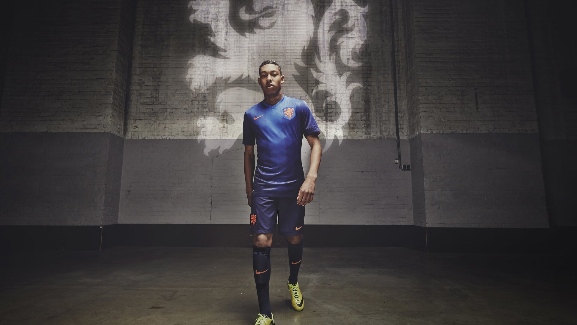 “安赫尔·巴尔博萨的快节奏进攻与精湛技巧，帮助美洲狮队领先对手”